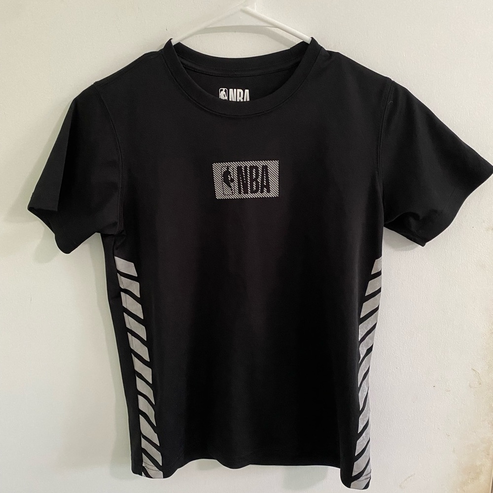 Boys NBA athletic shirt size medium